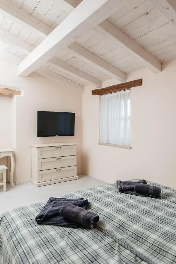 Villa Hana Motovun 0*,  Croatia